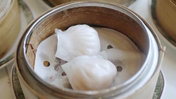 Evőpálcikával Párolt Kínai Dim Sum Eszünk Étteremben Híresség — Stock videók