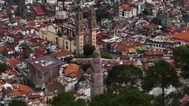Jesus Christ Statue Viewpoint Taxco Guerrero Mexico Aerial Zoom Crop — Vídeos de Stock