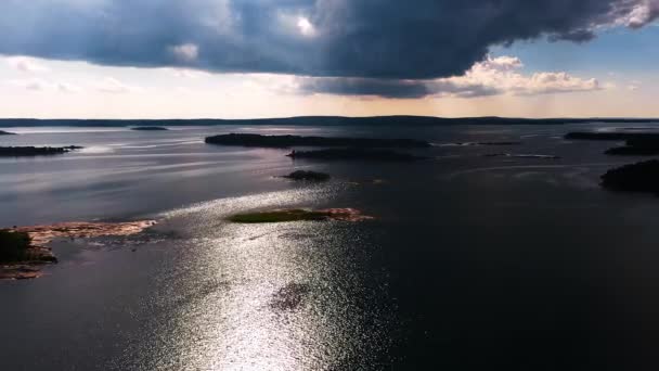 Nuvole Drammatiche Che Ombreggiano Isole Dell Arcipelago Aland Finlandia Veduta — Video Stock