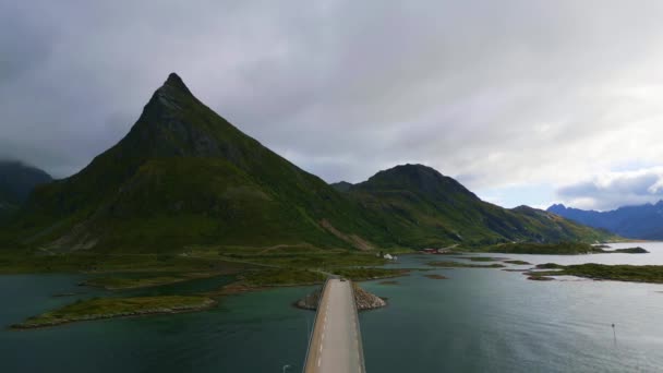 Fredvang Híd Keskeny Utcája Mentén Repül Lofotenben Észak Norvégiában Ahol — Stock videók