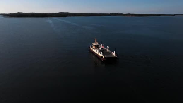 Vista Aérea Torno Ferryboat Arquipélago Ahvenanmaa Finlândia Órbita Tiro Drone — Vídeo de Stock
