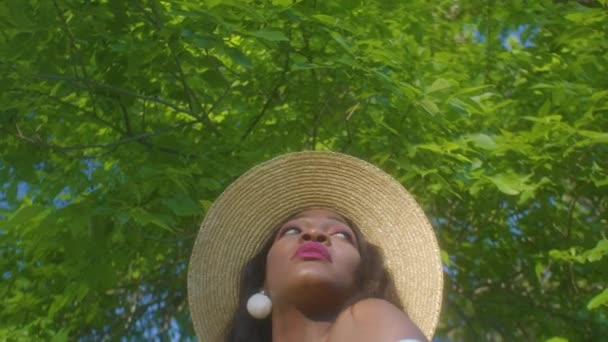 Beautiful African Lady Enjoys Sunny Weather Park Looks Smiling Slomo — 비디오