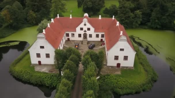 Dánské Panství Obklopené Příkopem Letecká Dolly Zoom — Stock video