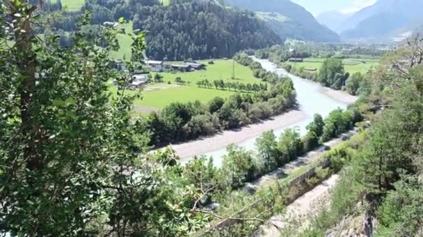 Folyó Úszik Keresztül Mountain Area Észak Svájcban — Stock videók