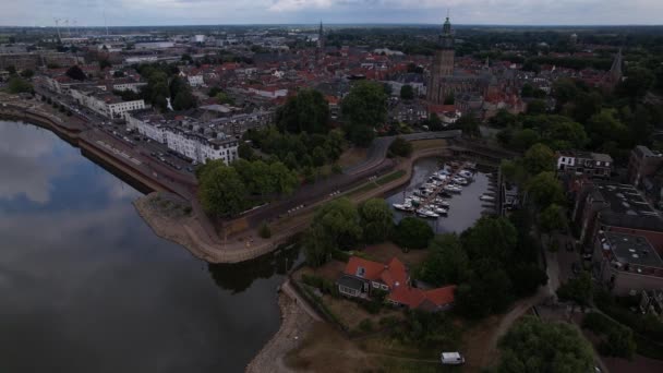 Letecká Rotace Zobrazující Středověké Hanzovní Město Zutphen Nizozemsko Vstupem Malého — Stock video
