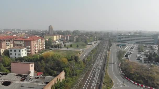 一架无人驾驶飞机在意大利城市上空的空中射击 — 图库视频影像