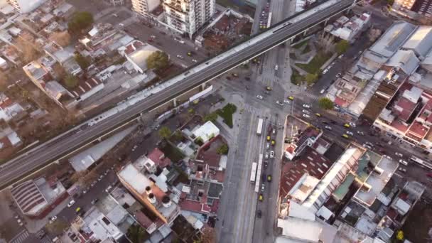 Sabah Trafiğinin Buenos Aires Şehrinin Işlek Yollarının Sabit Hava Görüntüleri — Stok video