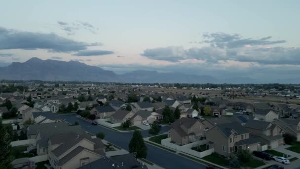 Twilight Typical Lehi Utah Neighborhood Valley Mountains Aerial Flyover — Stock Video