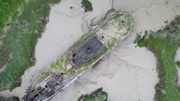 Birdseye Aerial View Rusty Shipwrack Decay Fitting Landscape Wat Tyler — стоковое видео