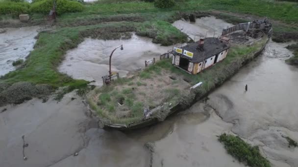 Вид Воздуха Брошенный Корабль Covered Grass Oyster Creek Wat Tyler — стоковое видео