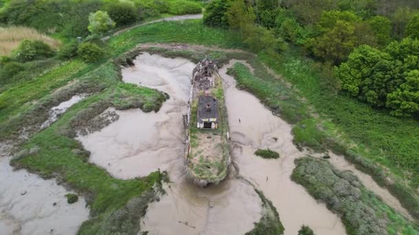 Aerial View Lighterboat Stuck Mud Wat Tyler Country Park Cloudy — Video
