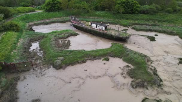 Nature Taking Abandoned Stranded Boat Mud Creek Wat Tyler Country — Αρχείο Βίντεο