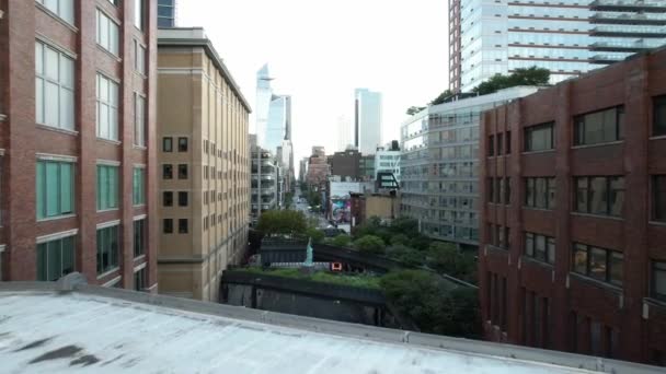 Sabahları Sessiz Bir Nyc Caddesinin Hava Görüntüsü Kamera Binaları Sokak — Stok video