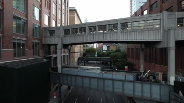 Aerial View Quiet Nyc Street Westside Morning Camera Dolly Skybridge — Stock Video