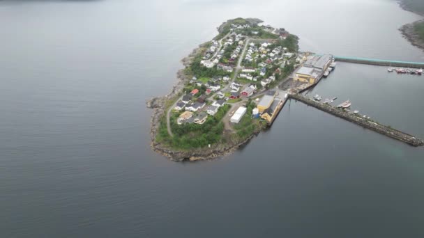 Luftaufnahme Von Husy Auf Senja Norwegen Aus Den Wolken — Stockvideo