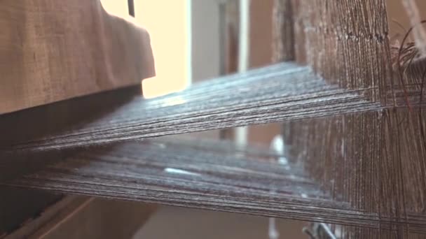 Teçhizatlı Bir Dokuma Tezgahı Pliklerden Dikilmiş Halılar Pliklerle Işi Bugün — Stok video