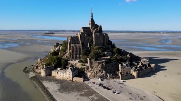 Aerial Backwards Shot Stunning Historic Mont Saint Michel Church Surrounded — Stock Video