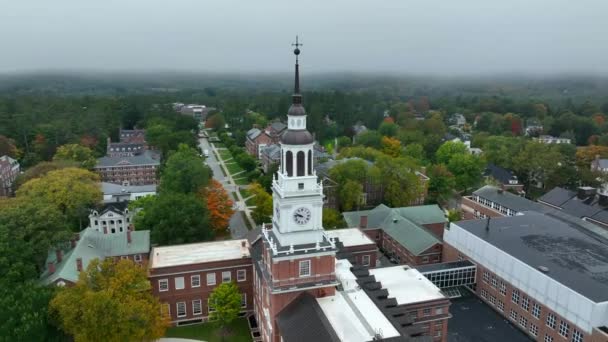 Rotational Aerial Shot Features Georgian Architecture College Campus Rainy Fall — Stock Video