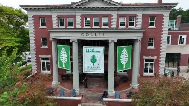 Drone Videography College Dorm Building Fall Semester Move University Northeast — Stock Video