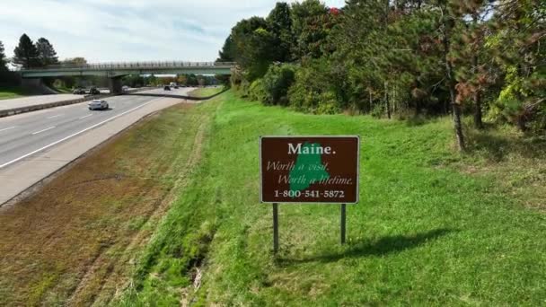 Bienvenido Maine Signo Largo Carretera Vale Pena Una Visita Vale — Vídeos de Stock