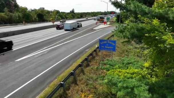 Benvenuti New Hampshire Segno Lungo Trafficata Autostrada Interstatale Confine Stato — Video Stock