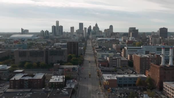Detroit Estabelecendo Tiro Baixo Alto Revelar Cidade — Vídeo de Stock