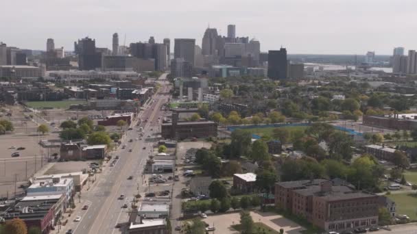 底特律密歇根大道从右到左空中4K — 图库视频影像