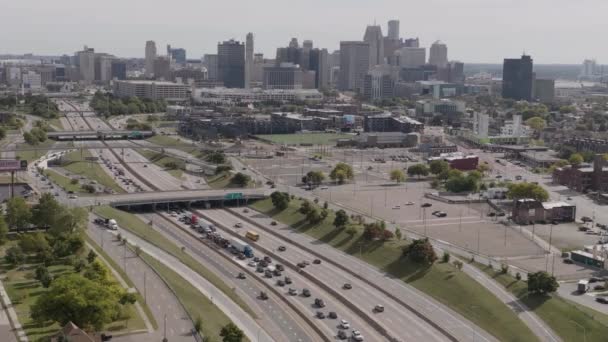 Verkehr Auf Der Interstate Detroit Usa Drohnenaufnahme — Stockvideo