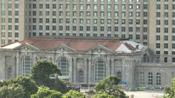 Центральный Вокзал Мичигана Zoom Ambassador Bridge Aerial — стоковое видео