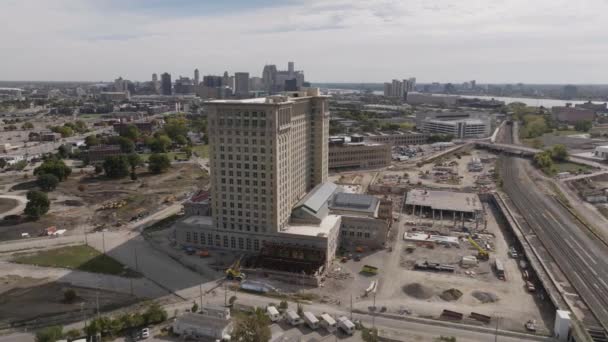Aerial Michigan Central Station Detroit Right Left — Stock Video