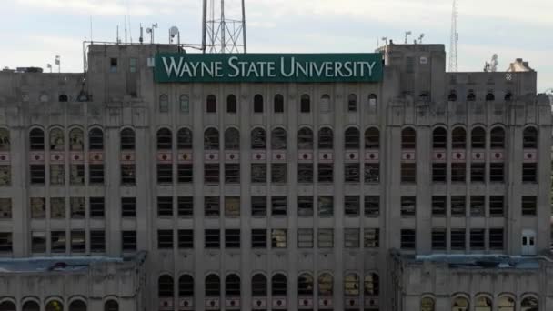 Wayne Állami Egyetem Aerial Reveal Detroit — Stock videók