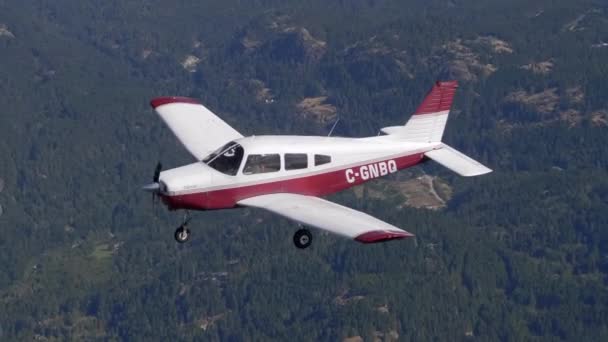 Pembentukan Penerbangan Dengan Piper Cherokee Single Engine Airplane — Stok Video