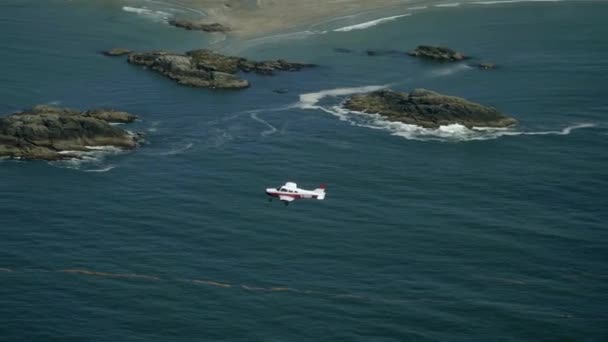 High Angle Shot Small Airplane Flying Rocky Coastline — Stok Video