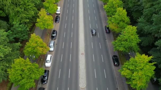 Auto Auf Dem Langen Weg Zum Brandenburger Tor Schöne Flugdrohne — Stockvideo