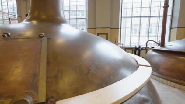 Närbild Detalj Kopparpanna Inuti Stella Artois Bryggeri Leuven Belgien — Stockvideo
