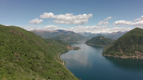 Vista Aérea Lago Lugano Partir Porto Ceresio Itália Montanhas Circundantes — Vídeo de Stock