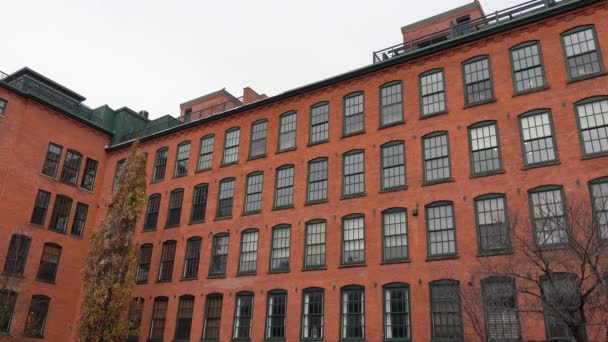 红砖楼外 旧工厂改建公寓 静态4K — 图库视频影像
