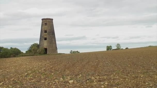 Obrázek Opuštěného Větrného Mlýna Polní Cestě Zleva Doprava Anglickém Hrabství — Stock video