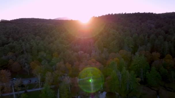 Solnedgång Antenn Blåser Rock North Carolina Tittar Mot Farfar Berg — Stockvideo
