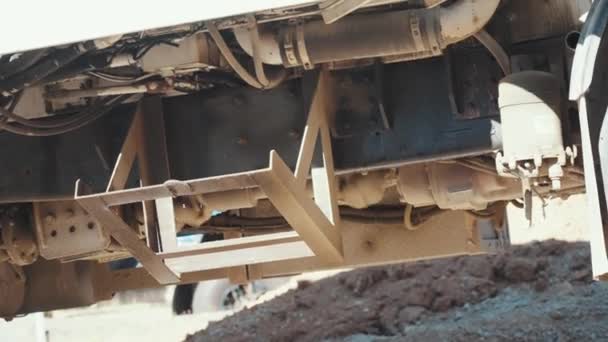 Betonnen Pompwagen Onderkant Versnellingen Bewegend — Stockvideo