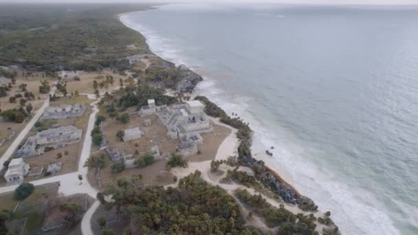 Εναέρια Περιστροφή Drone Shot Των Μάγια Ερείπια Στην Παραλία Του — Αρχείο Βίντεο