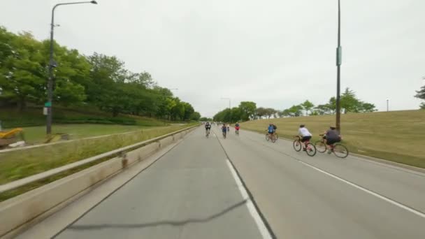 Велогонщики Чикаго Едут Север Dusable Lake Shore Drive Время Велопробега — стоковое видео
