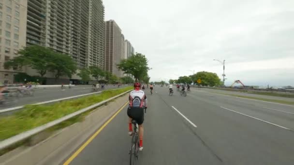 Chicago Bisikletçileri Dusable Lake Shore Drive Kuzeye Doğru Gidiyorlar Motorsiklet — Stok video