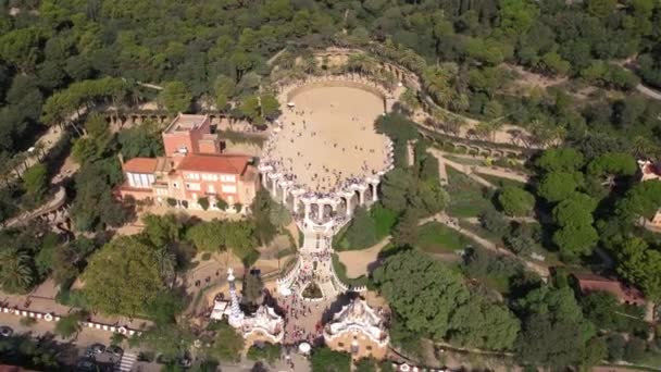 Park Guell Barcelona Spanien Drone Antenn Utsikt Över Terrassen Gaudi — Stockvideo
