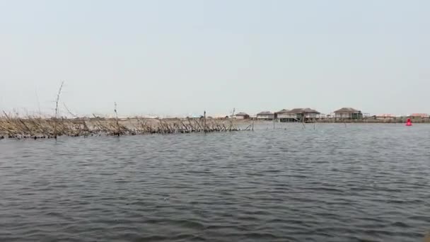 Llegando Ganvie Stilt Village Barco Lago Nokoue África — Vídeo de stock