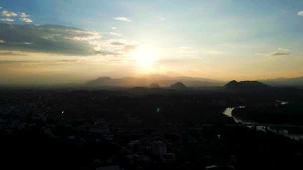 Imágenes Aéreas Naturaleza Cinematográfica Dron Volando Sobre Ciudad Chiang Rai — Vídeos de Stock