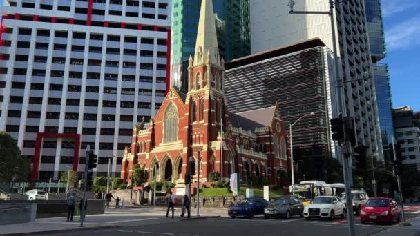 Tiro Estático Centro Cidade Brisbane Pedestres Cruzando Rua Carros Dirigindo — Vídeo de Stock