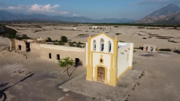 Çölde Terkedilmiş Kilise — Stok video