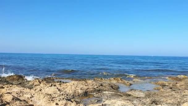 Akdeniz Sahil Manzarasındaki Milyonlarca Çarpıcı Manzaradan Sadece Biri Paphos Kıbrıs — Stok video