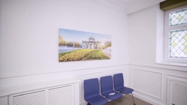 Zoom Out Dezvăluie Sală Așteptare Goală Într Spital Privat Din — Videoclip de stoc